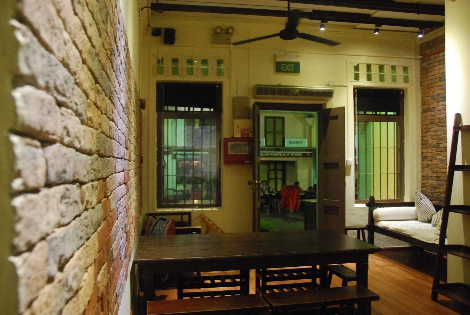 Hotel Sleepy Kiwi Backpacker - Bugis 2*