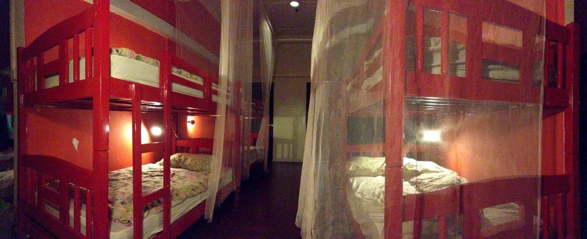 Hotel Sleepy Kiwi Backpacker - Bugis 2*